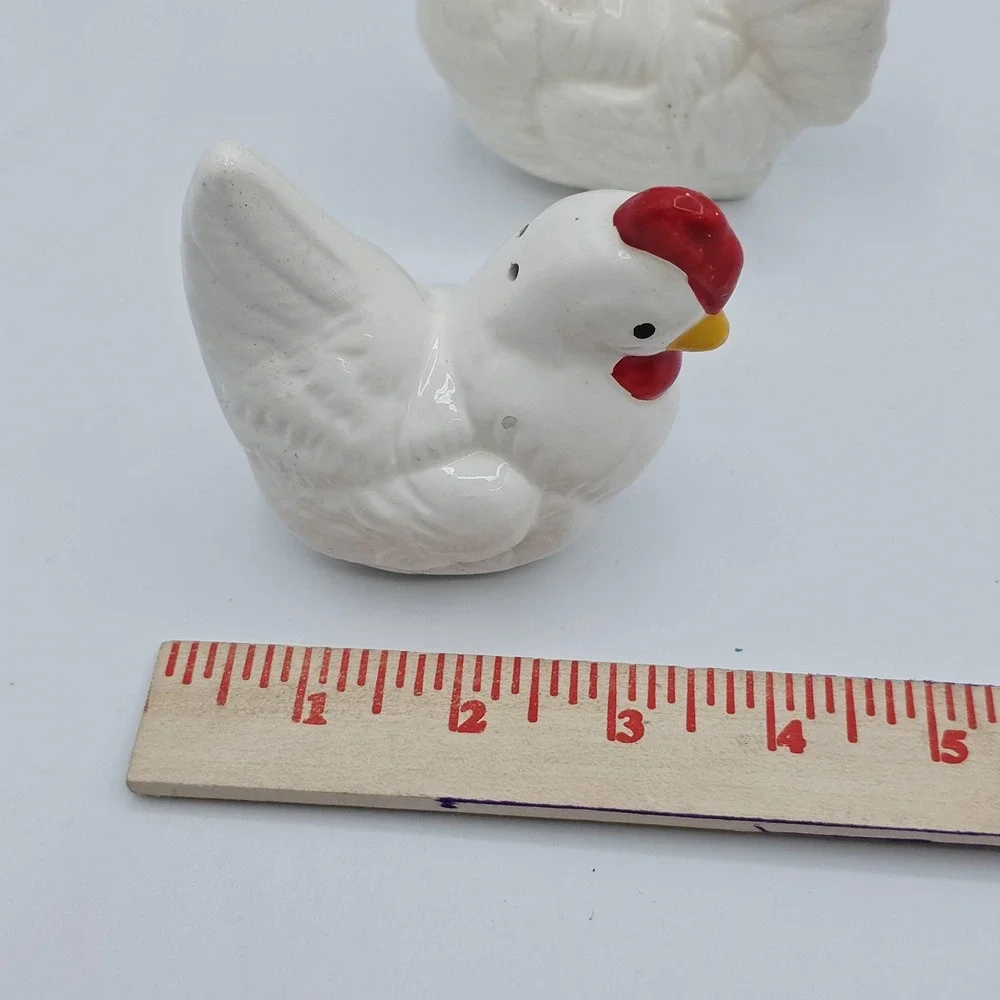 Vtg Chicken Hen Rooster Salt & Pepper Shakers Set Ceramic White‎ Farmhouse Decor